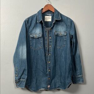 Johnnie b Boden Blue Denim Button-Up Shirt size small unisex